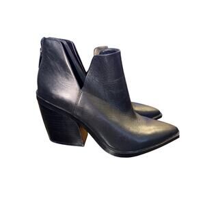 ⭐️ Women’s Vince Camuto Black Leather Pointed Toe Booties. Size 9 Biker Preppy